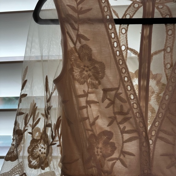 Wishlist Romper ❤️Gorgeous Cream Floral Lace - Picture 3 of 15